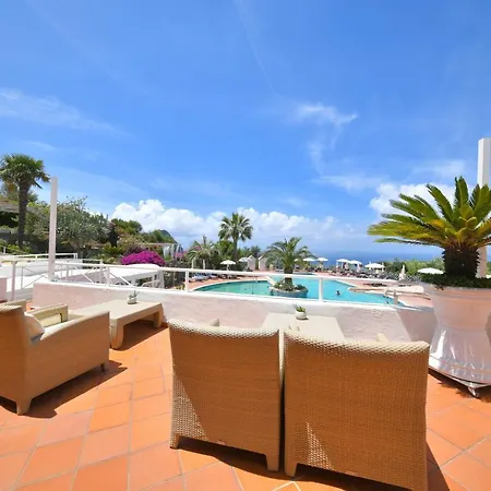 Paradiso Terme & Con 5 Piscine Termali ホテル